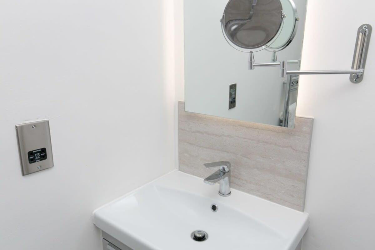 Stunning 2 Bedroom Apartment In ウォラシー エクステリア 写真